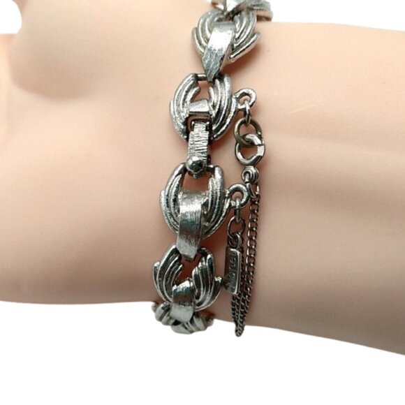 Vintage Monet Silver-Tone Textured Chain Link Bracelet with Safety Chain - Picture 3 of 16